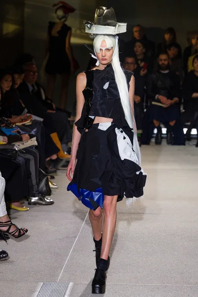 Look 32